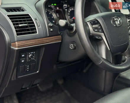 Бежевий Тойота Ленд Крузер Прадо, об'ємом двигуна 4 л та пробігом 40 тис. км за 51500 $, фото 25 на Automoto.ua