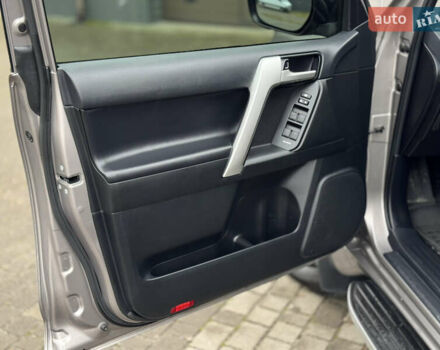 Бежевий Тойота Ленд Крузер Прадо, об'ємом двигуна 4 л та пробігом 40 тис. км за 51500 $, фото 23 на Automoto.ua