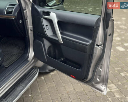 Бежевий Тойота Ленд Крузер Прадо, об'ємом двигуна 4 л та пробігом 40 тис. км за 51500 $, фото 17 на Automoto.ua