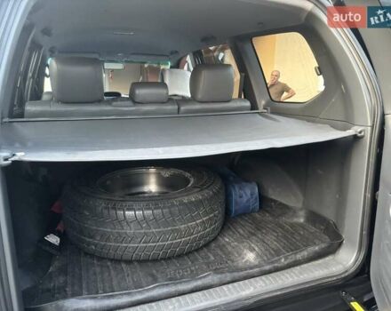 Черный Тойота Ленд Крузер Прадо, объемом двигателя 3.96 л и пробегом 395 тыс. км за 16900 $, фото 4 на Automoto.ua