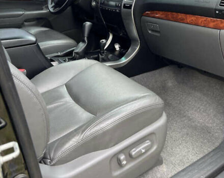 Черный Тойота Ленд Крузер Прадо, объемом двигателя 4 л и пробегом 65 тыс. км за 24999 $, фото 28 на Automoto.ua