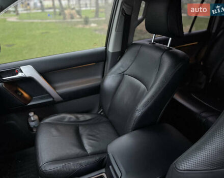Черный Тойота Ленд Крузер Прадо, объемом двигателя 4 л и пробегом 242 тыс. км за 25000 $, фото 14 на Automoto.ua