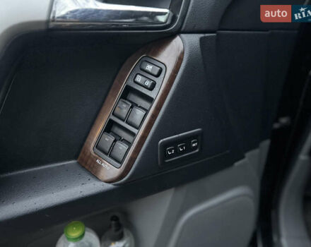 Черный Тойота Ленд Крузер Прадо, объемом двигателя 4 л и пробегом 242 тыс. км за 25000 $, фото 17 на Automoto.ua