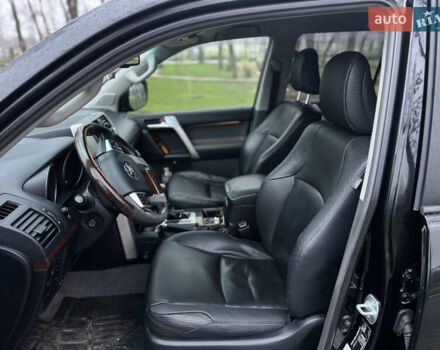 Черный Тойота Ленд Крузер Прадо, объемом двигателя 4 л и пробегом 242 тыс. км за 25000 $, фото 19 на Automoto.ua