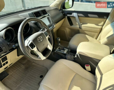 Черный Тойота Ленд Крузер Прадо, объемом двигателя 4 л и пробегом 110 тыс. км за 31900 $, фото 25 на Automoto.ua