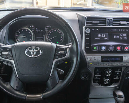 Черный Тойота Ленд Крузер Прадо, объемом двигателя 3.96 л и пробегом 128 тыс. км за 42943 $, фото 8 на Automoto.ua