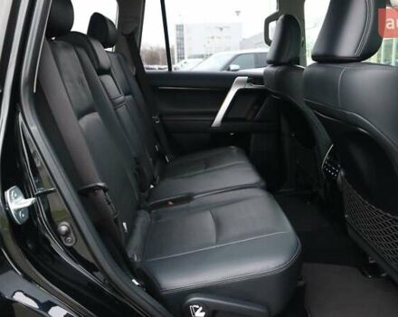 Черный Тойота Ленд Крузер Прадо, объемом двигателя 4 л и пробегом 164 тыс. км за 37768 $, фото 6 на Automoto.ua