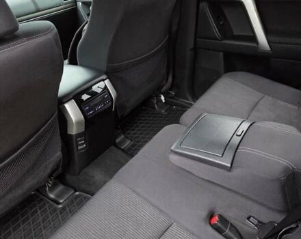 Черный Тойота Ленд Крузер Прадо, объемом двигателя 3.96 л и пробегом 130 тыс. км за 40000 $, фото 11 на Automoto.ua