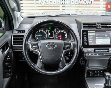 Черный Тойота Ленд Крузер Прадо, объемом двигателя 3.96 л и пробегом 31 тыс. км за 43948 $, фото 8 на Automoto.ua