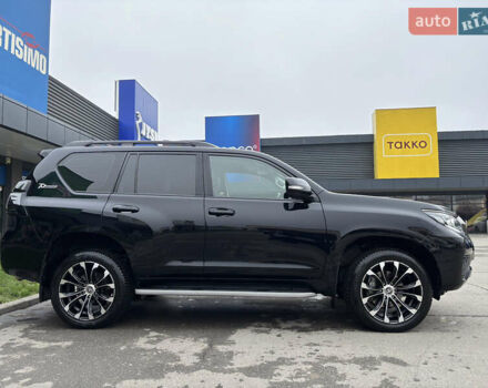 Черный Тойота Ленд Крузер Прадо, объемом двигателя 2.8 л и пробегом 33 тыс. км за 58000 $, фото 2 на Automoto.ua