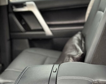 Черный Тойота Ленд Крузер Прадо, объемом двигателя 2.8 л и пробегом 33 тыс. км за 58000 $, фото 13 на Automoto.ua