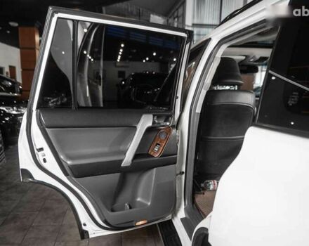 Тойота Ленд Крузер Прадо, объемом двигателя 3 л и пробегом 188 тыс. км за 28900 $, фото 15 на Automoto.ua