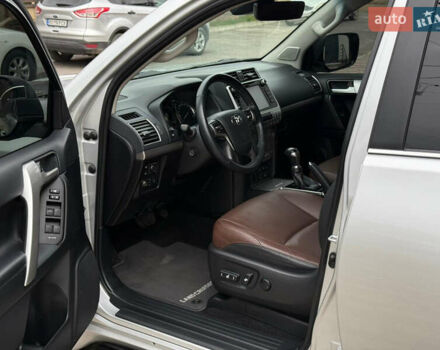 Тойота Ленд Крузер Прадо 2018 в Тернополе на Automoto.ua Тойота Ленд Крузер Прадо, объемом двигателя 2.8 л и пробегом 250 тыс. км за 35300 $, фото 15 на Automoto.ua