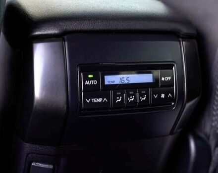 Тойота Ленд Крузер Прадо, объемом двигателя 0 л и пробегом 114 тыс. км за 33667 $, фото 29 на Automoto.ua