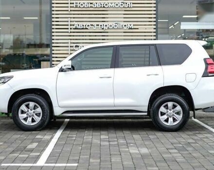 Тойота Ленд Крузер Прадо, об'ємом двигуна 0 л та пробігом 28 тис. км за 40777 $, фото 2 на Automoto.ua