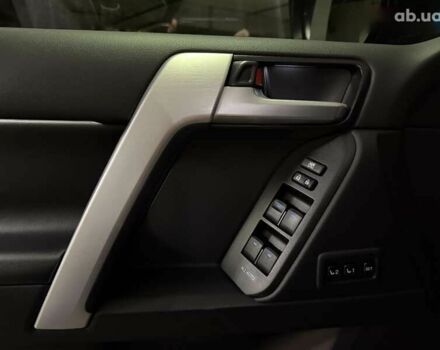 Тойота Ленд Крузер Прадо, объемом двигателя 4 л и пробегом 27 тыс. км за 51700 $, фото 20 на Automoto.ua