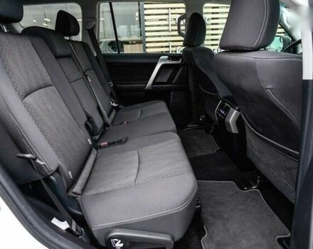 Тойота Ленд Крузер Прадо, об'ємом двигуна 0 л та пробігом 28 тис. км за 40777 $, фото 6 на Automoto.ua