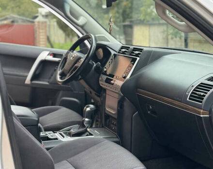 Тойота Ленд Крузер Прадо, объемом двигателя 3.96 л и пробегом 30 тыс. км за 47500 $, фото 5 на Automoto.ua