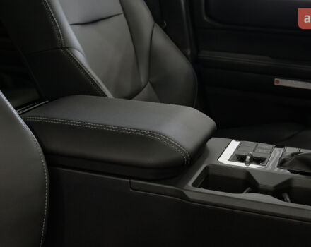 Тойота Ленд Крузер Прадо, объемом двигателя 2.8 л и пробегом 0 тыс. км за 57235 $, фото 7 на Automoto.ua