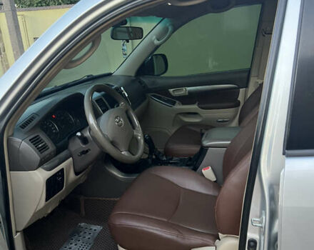 Серый Тойота Ленд Крузер Прадо, объемом двигателя 2.7 л и пробегом 275 тыс. км за 11999 $, фото 10 на Automoto.ua