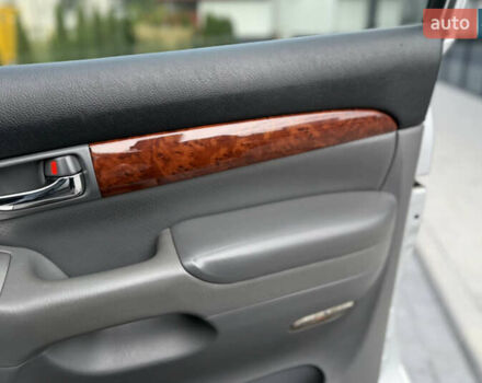 Сірий Тойота Ленд Крузер Прадо, об'ємом двигуна 4 л та пробігом 344 тис. км за 12000 $, фото 46 на Automoto.ua