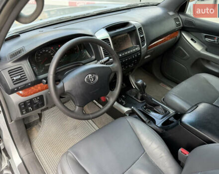 Сірий Тойота Ленд Крузер Прадо, об'ємом двигуна 4 л та пробігом 344 тис. км за 12000 $, фото 28 на Automoto.ua