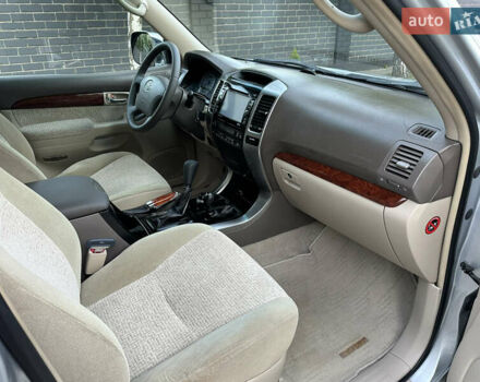 Серый Тойота Ленд Крузер Прадо, объемом двигателя 2.69 л и пробегом 241 тыс. км за 10700 $, фото 53 на Automoto.ua