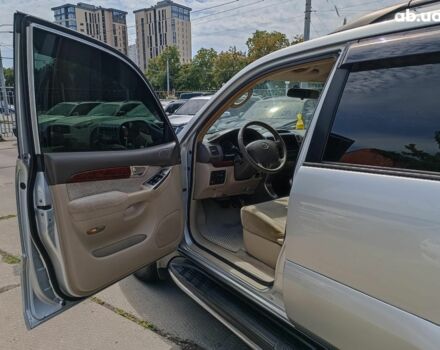 Серый Тойота Ленд Крузер Прадо, объемом двигателя 2.7 л и пробегом 341 тыс. км за 14490 $, фото 18 на Automoto.ua