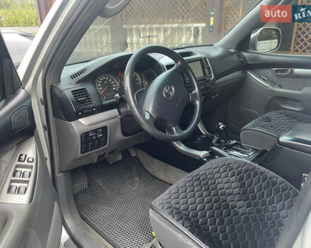 Сірий Тойота Ленд Крузер Прадо, об'ємом двигуна 2.69 л та пробігом 300 тис. км за 14000 $, фото 6 на Automoto.ua