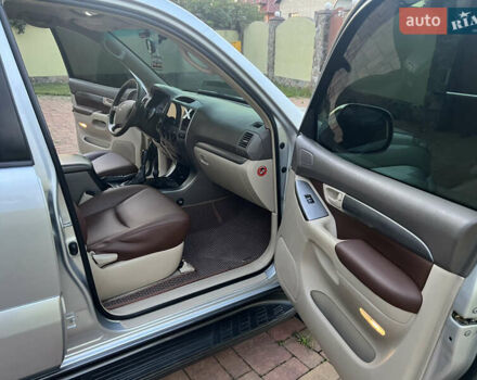 Серый Тойота Ленд Крузер Прадо, объемом двигателя 2.7 л и пробегом 275 тыс. км за 11999 $, фото 15 на Automoto.ua