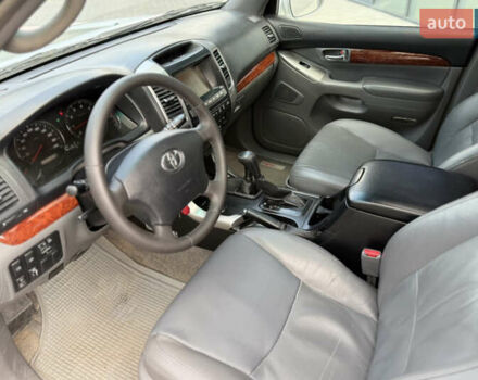 Сірий Тойота Ленд Крузер Прадо, об'ємом двигуна 4 л та пробігом 344 тис. км за 12000 $, фото 29 на Automoto.ua