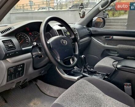 Серый Тойота Ленд Крузер Прадо, объемом двигателя 2.69 л и пробегом 327 тыс. км за 12950 $, фото 57 на Automoto.ua