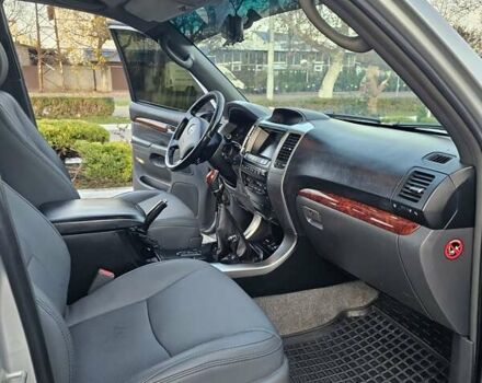 Серый Тойота Ленд Крузер Прадо, объемом двигателя 3 л и пробегом 286 тыс. км за 16000 $, фото 13 на Automoto.ua