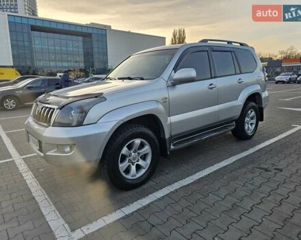 Серый Тойота Ленд Крузер Прадо, объемом двигателя 3 л и пробегом 286 тыс. км за 16000 $, фото 3 на Automoto.ua