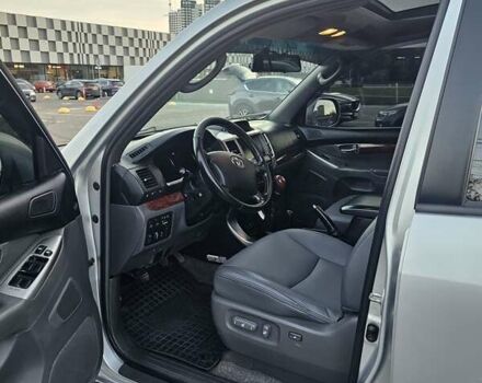 Серый Тойота Ленд Крузер Прадо, объемом двигателя 3 л и пробегом 286 тыс. км за 16000 $, фото 12 на Automoto.ua