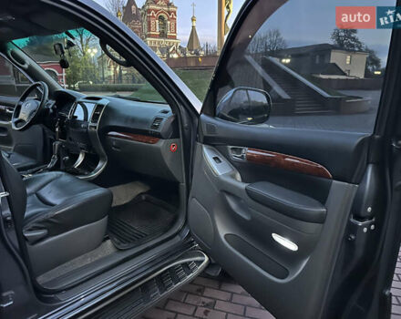 Серый Тойота Ленд Крузер Прадо, объемом двигателя 4 л и пробегом 393 тыс. км за 13999 $, фото 22 на Automoto.ua