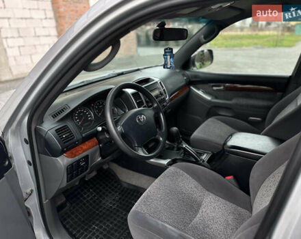 Серый Тойота Ленд Крузер Прадо, объемом двигателя 2.69 л и пробегом 286 тыс. км за 10900 $, фото 17 на Automoto.ua