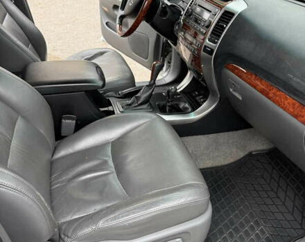 Серый Тойота Ленд Крузер Прадо, объемом двигателя 3.96 л и пробегом 147 тыс. км за 20500 $, фото 12 на Automoto.ua