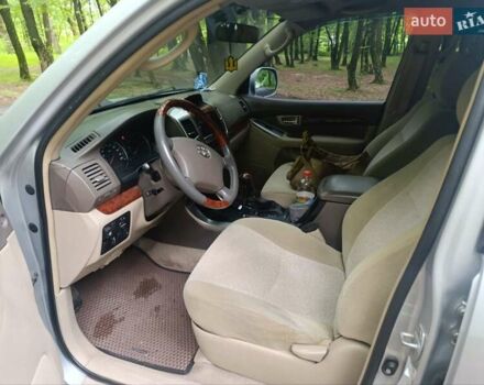 Серый Тойота Ленд Крузер Прадо, объемом двигателя 4 л и пробегом 294 тыс. км за 15111 $, фото 6 на Automoto.ua