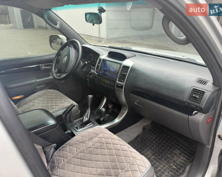 Серый Тойота Ленд Крузер Прадо, объемом двигателя 4 л и пробегом 175 тыс. км за 15200 $, фото 8 на Automoto.ua