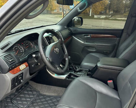 Сірий Тойота Ленд Крузер Прадо, об'ємом двигуна 4 л та пробігом 291 тис. км за 15600 $, фото 5 на Automoto.ua