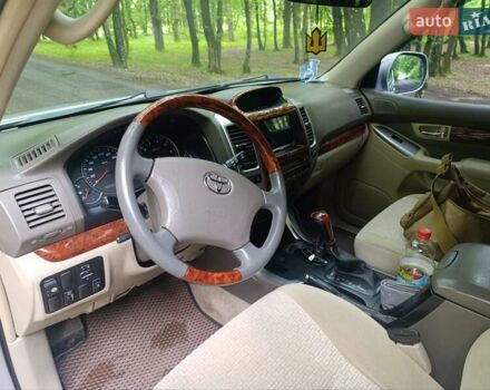 Серый Тойота Ленд Крузер Прадо, объемом двигателя 4 л и пробегом 294 тыс. км за 15111 $, фото 2 на Automoto.ua