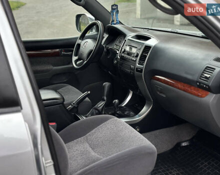 Серый Тойота Ленд Крузер Прадо, объемом двигателя 2.69 л и пробегом 286 тыс. км за 10900 $, фото 25 на Automoto.ua