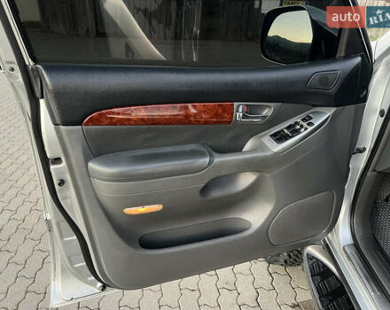 Серый Тойота Ленд Крузер Прадо, объемом двигателя 4 л и пробегом 320 тыс. км за 23000 $, фото 29 на Automoto.ua