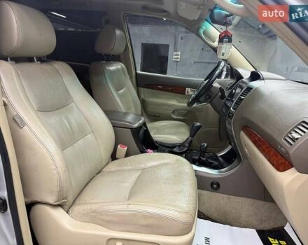 Серый Тойота Ленд Крузер Прадо, объемом двигателя 3.96 л и пробегом 229 тыс. км за 14200 $, фото 17 на Automoto.ua