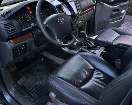 Серый Тойота Ленд Крузер Прадо, объемом двигателя 4 л и пробегом 393 тыс. км за 13999 $, фото 15 на Automoto.ua