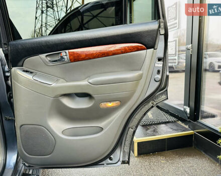 Серый Тойота Ленд Крузер Прадо, объемом двигателя 3.96 л и пробегом 292 тыс. км за 15800 $, фото 20 на Automoto.ua