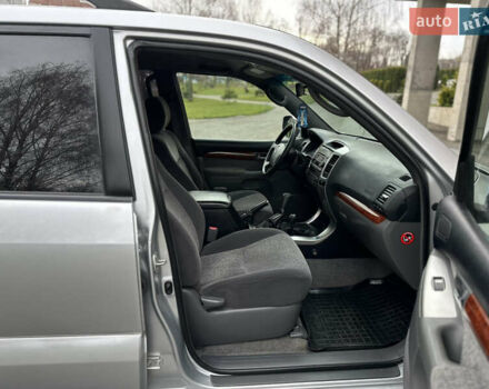 Серый Тойота Ленд Крузер Прадо, объемом двигателя 2.69 л и пробегом 286 тыс. км за 10900 $, фото 23 на Automoto.ua