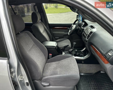 Серый Тойота Ленд Крузер Прадо, объемом двигателя 2.69 л и пробегом 286 тыс. км за 10900 $, фото 24 на Automoto.ua