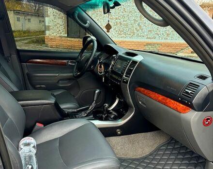 Серый Тойота Ленд Крузер Прадо, объемом двигателя 4 л и пробегом 291 тыс. км за 15500 $, фото 4 на Automoto.ua